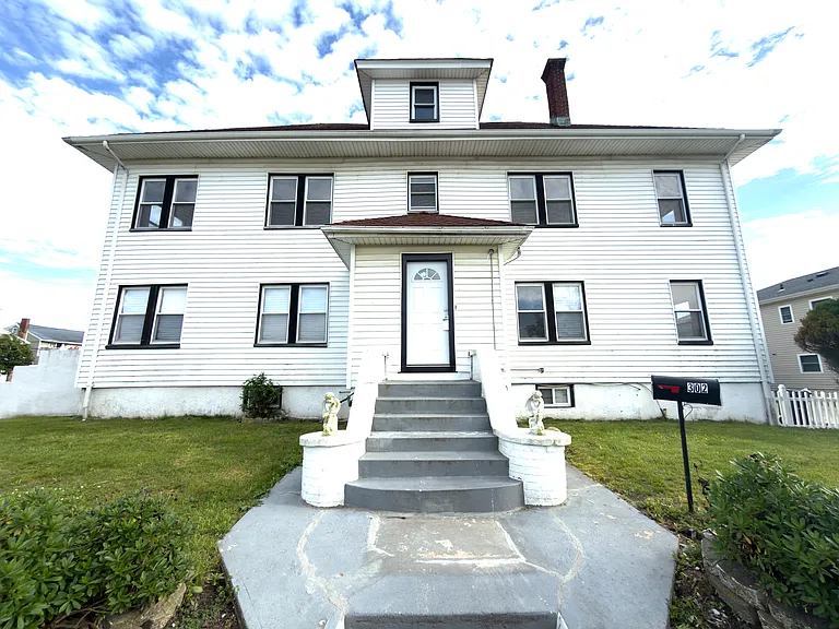 302 W Hudson St #1 — Photo 4