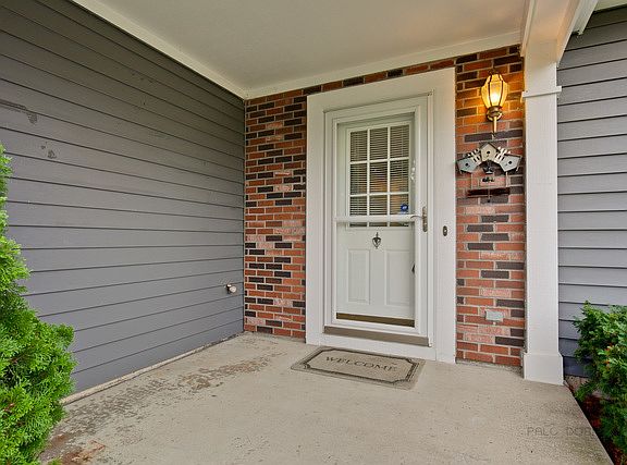 2nd image of 72 Newbury Ln