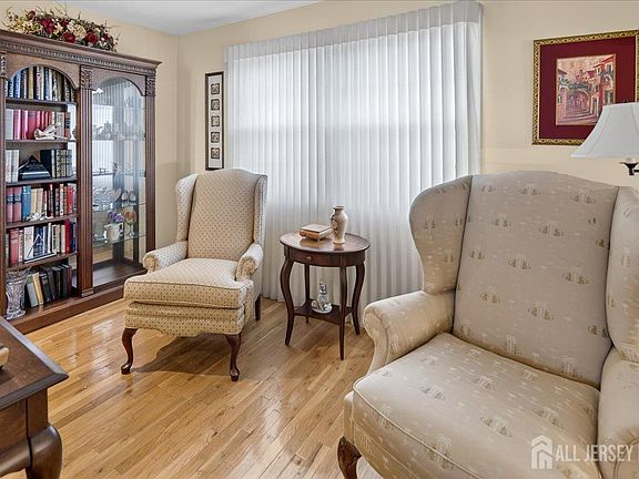 5th image of 7 James Ave
