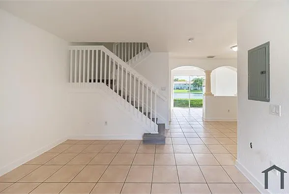 3 bed, 1302 sqft, $2,200 — Photo 1