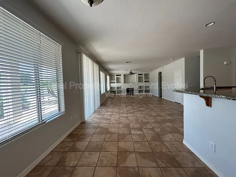 9707 S 45th Ave — Photo 20