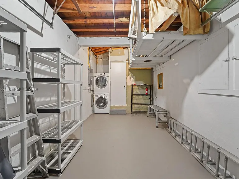 8927 Carlyle Ave — Photo 15