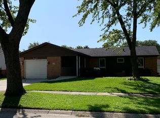 547 Bianco Dr, Elk Grove Village, IL 60007