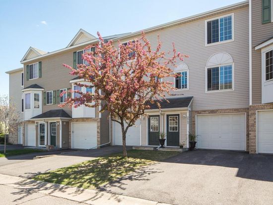 2969 Village Ct, Chanhassen, MN 55317