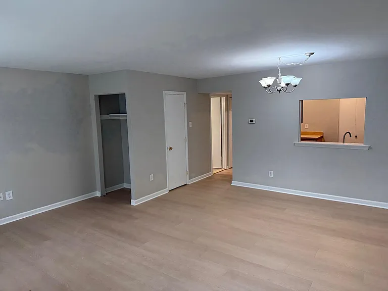 1203 Crosshill Ct — Photo 4
