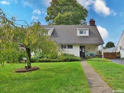 47 Arlington Street, Westbury, NY, 11590