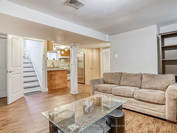 2nd image of 4 Yeomans Rd