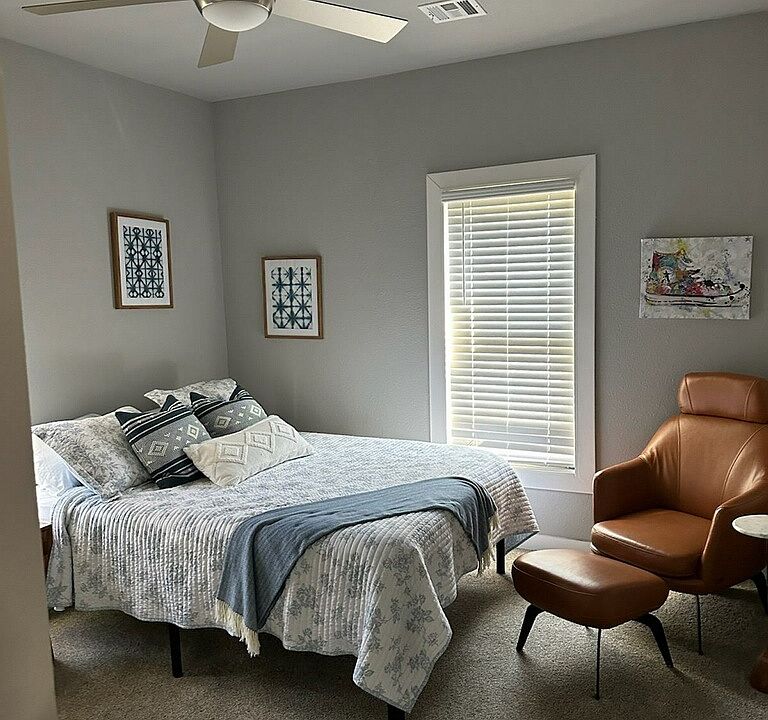 2nd image of 819 N Cheyenne Ave
