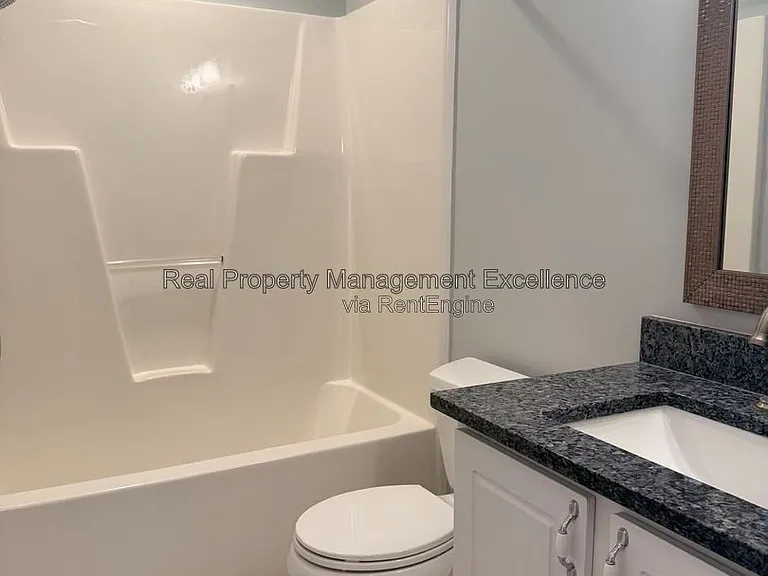 305 Holly Thorn Trce — Photo 44