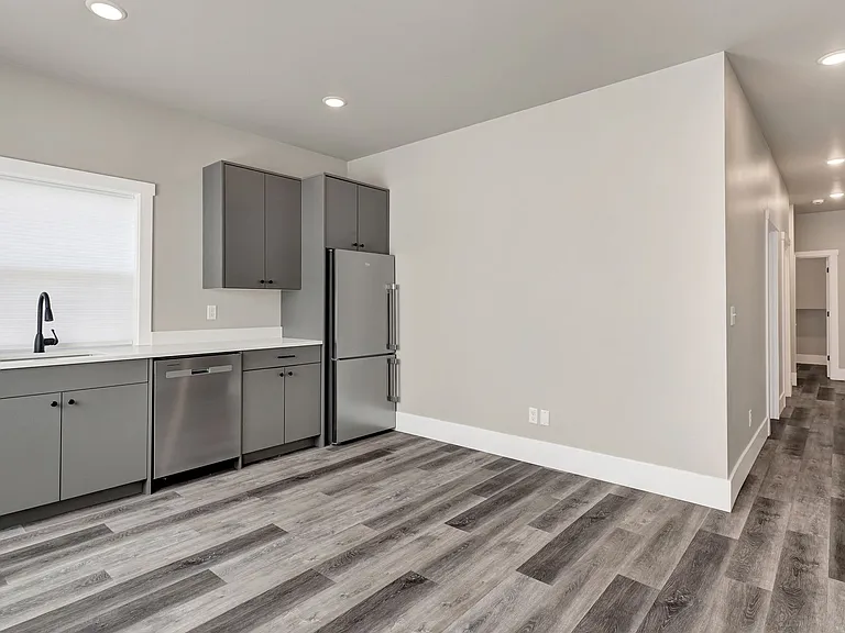 781 Georgia St — Photo 37