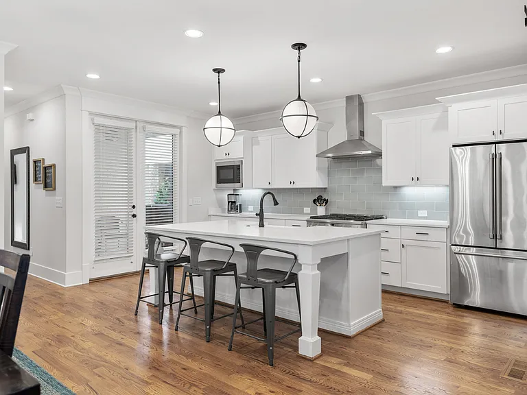 843 Clayton Ave — Photo 9