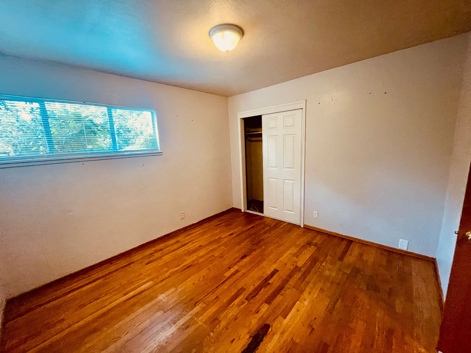 1121 W Churchill St — Photo 4