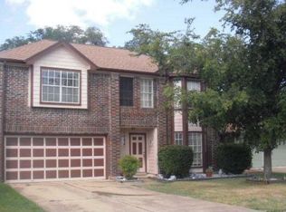 113 Almond Dr, Lake Jackson, TX 77566