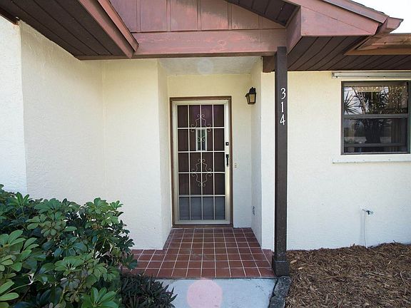 3rd image of 314 SE Crosspoint Dr