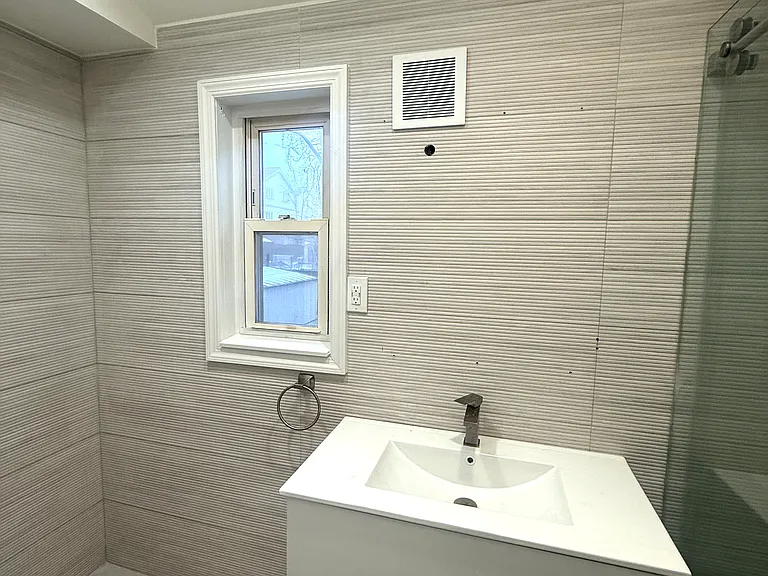 2823 Ford St #1 — Photo 9