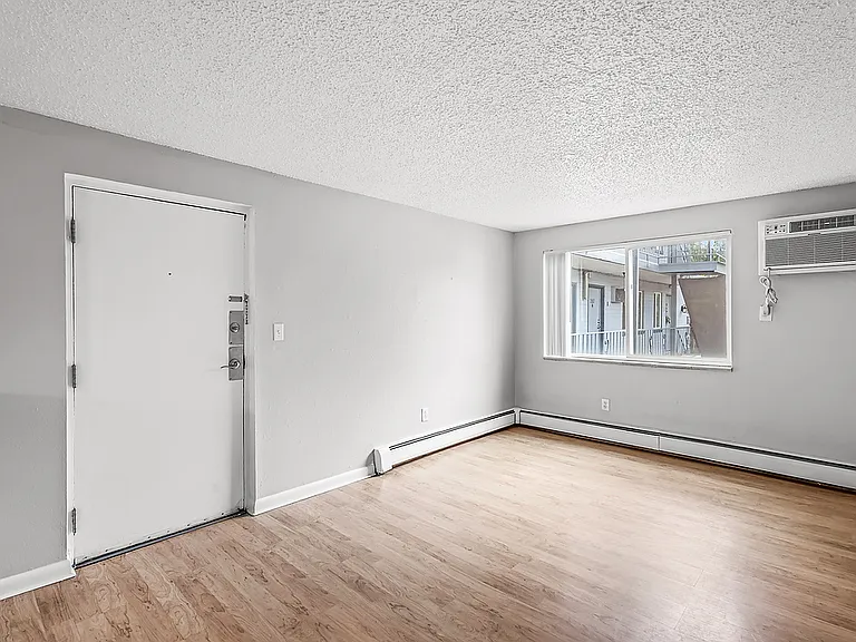1280 Clayton St. Apartments — Photo 37