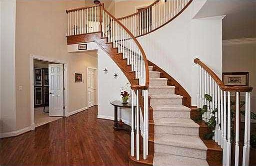 2nd image of 3302 Woodhill Cir