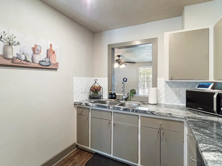 102 Moss St — Photo 9