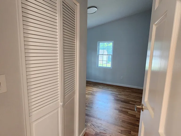 44 Rosewood Ave — Photo 15