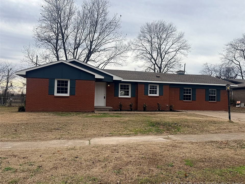 1st image of 221 Rodman Cir