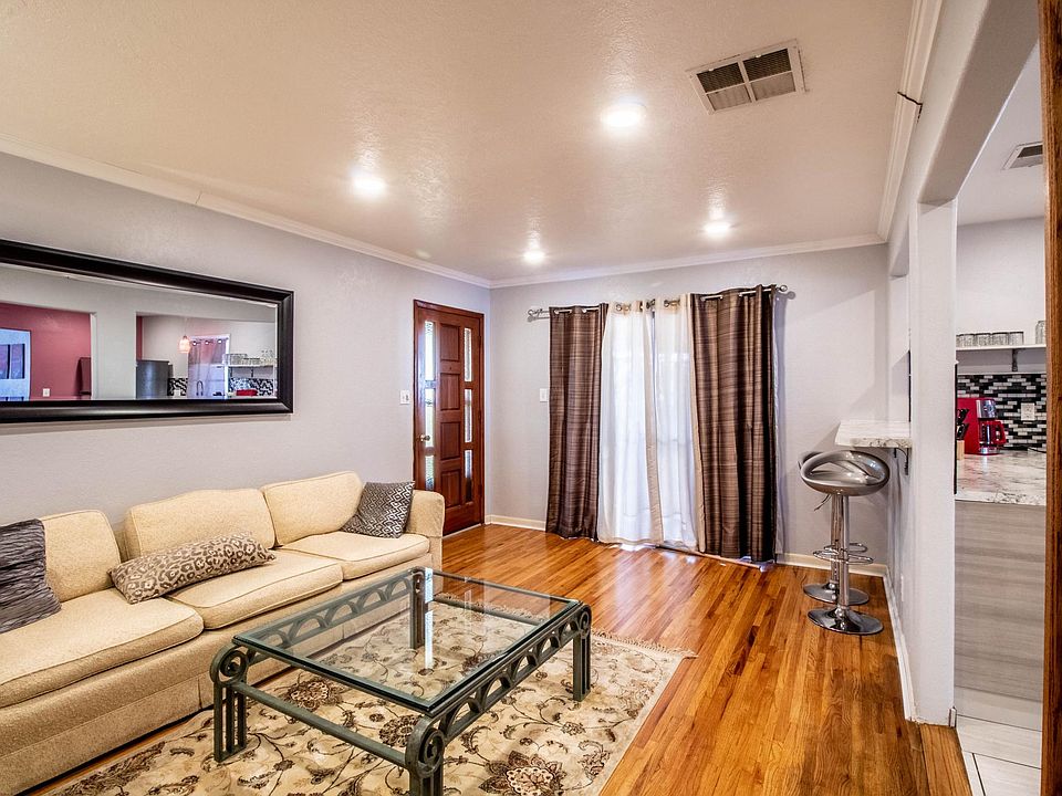 1st image of 1118 N Monterey Ave #0