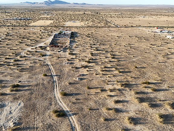 4th image of 1 Palmdale Aly