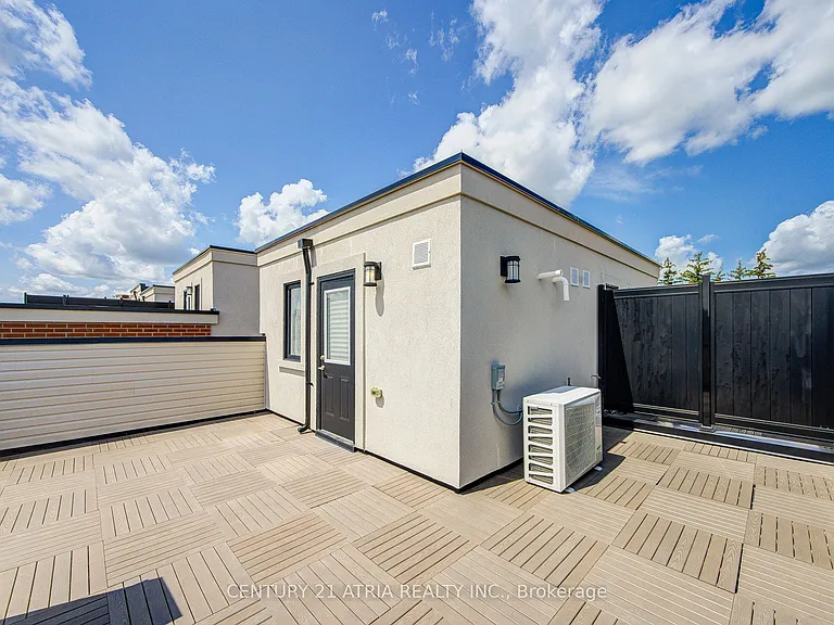1 Bond Cres #1 — Photo 47
