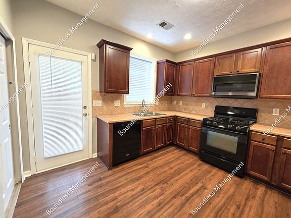5th image of 1684 Jackson Sq NW
