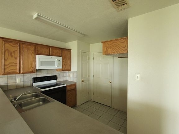 4th image of 3709 Woodrow Dr