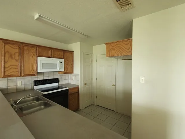 3709 Woodrow Dr — Photo 4