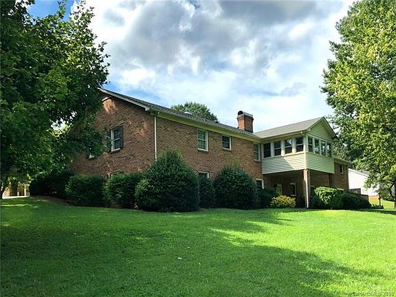 3rd image of 109 Woodvale Cir