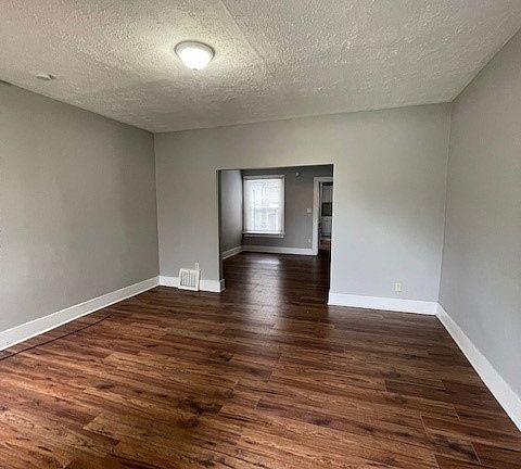 3rd image of 2850 W Erie Ave #2