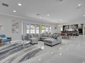 1000 Diplomat Pkwy, Hollywood, FL