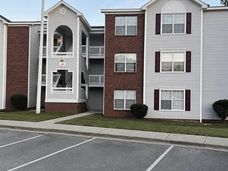301 Warton Ln #9 — Photo 1