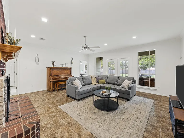 1694 McLennan Crossing Rd — Photo 4