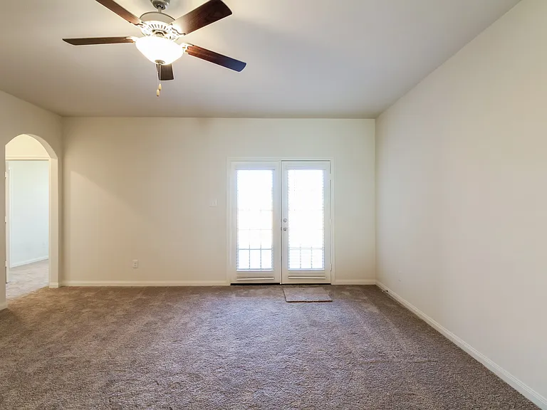 26836 Steinbeck Dr — Photo 3