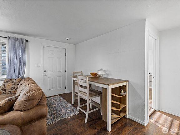 4th image of 4503 Yew Lane SW
