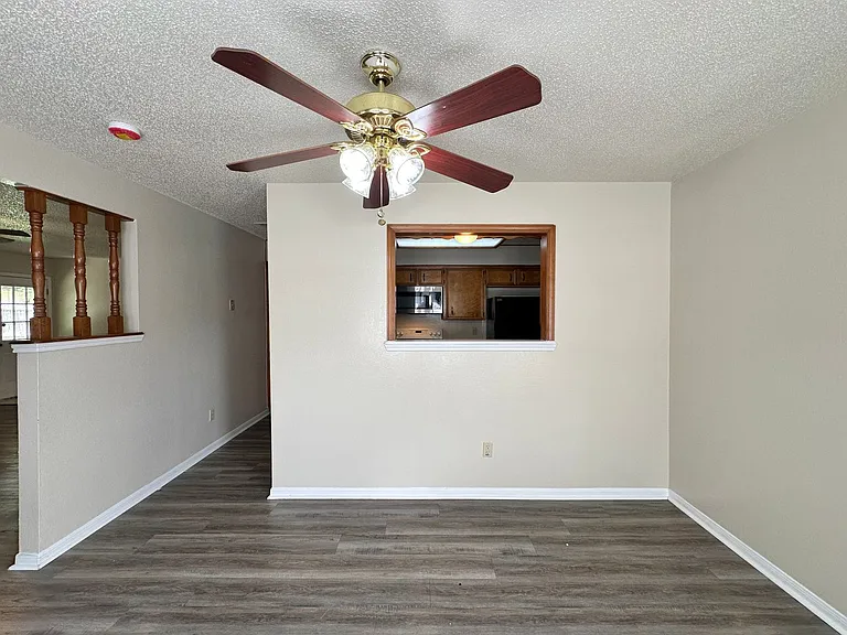 109 S Brook Dr — Photo 12