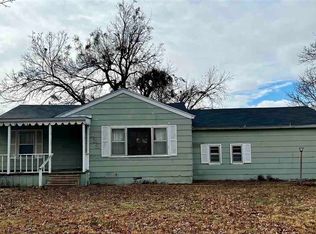 933 N 8th St, Blackwell, OK 74631