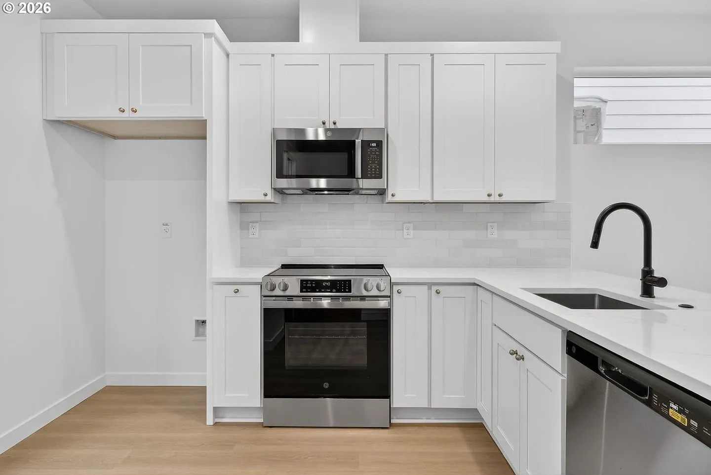Brand-New 2-Bedroom Home with White Granite Kitchen, Open-Concept Living & Attached Garage — Photo 4