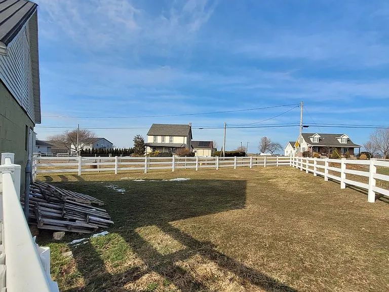 331 Newport Rd — Photo 38