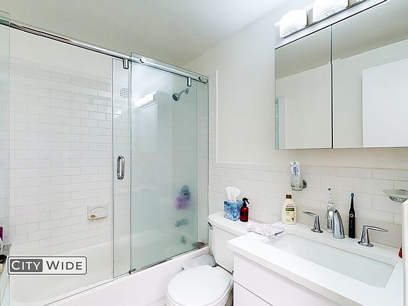 4th image of 219 E 69th St APT 1M
