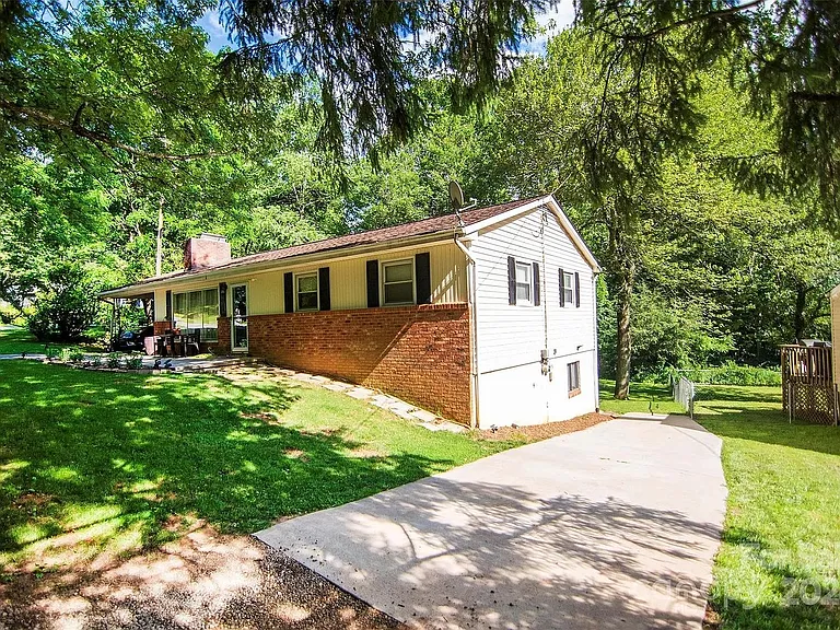 442 Royal Pines Dr — Photo 6