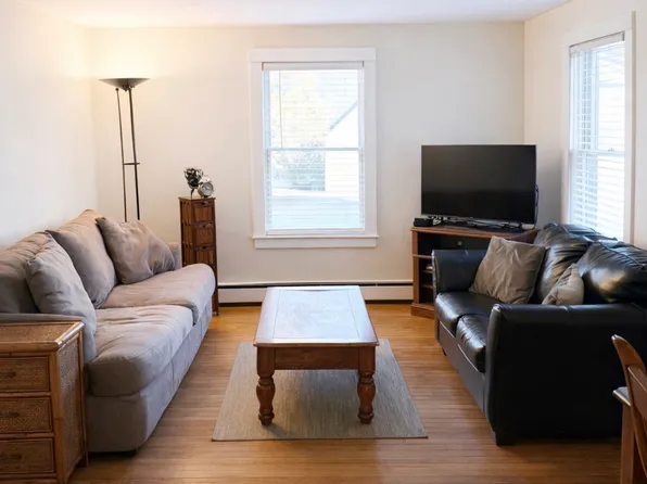 10 Holbrook St APT 1, Freeport, ME 04032