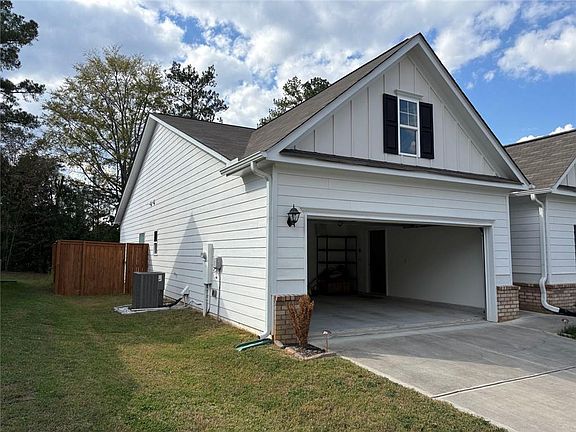 4th image of 8 Kayla Dr