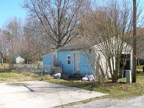 Garage/Carport