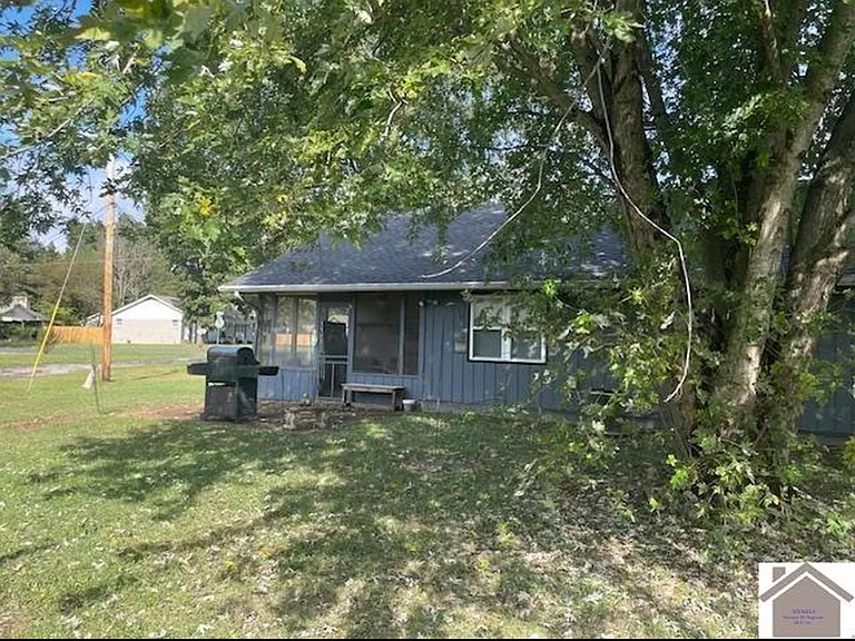 135 Albany St — Photo 15