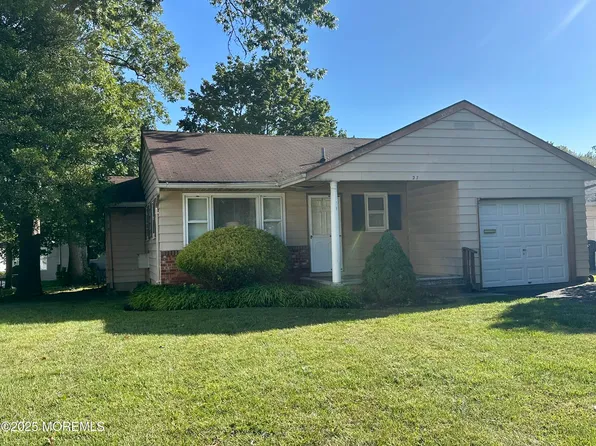 27 Coral Bell Holw, Toms River, NJ 08755