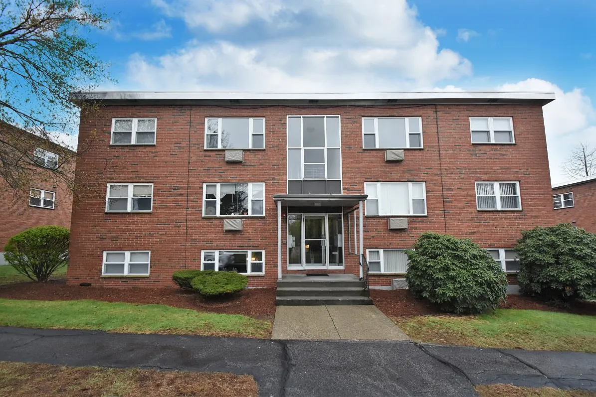 2 bed, 730 sqft, $2,300 — Photo 1