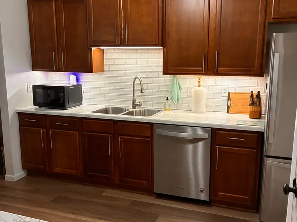 5100 6th St NE APT 8, Columbia Heights, MN 55421